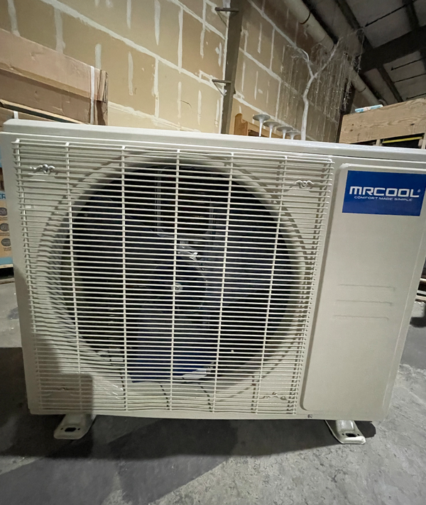 Grade A - MRCOOL DIY 4th Gen 18K BTU Condenser (S&D)