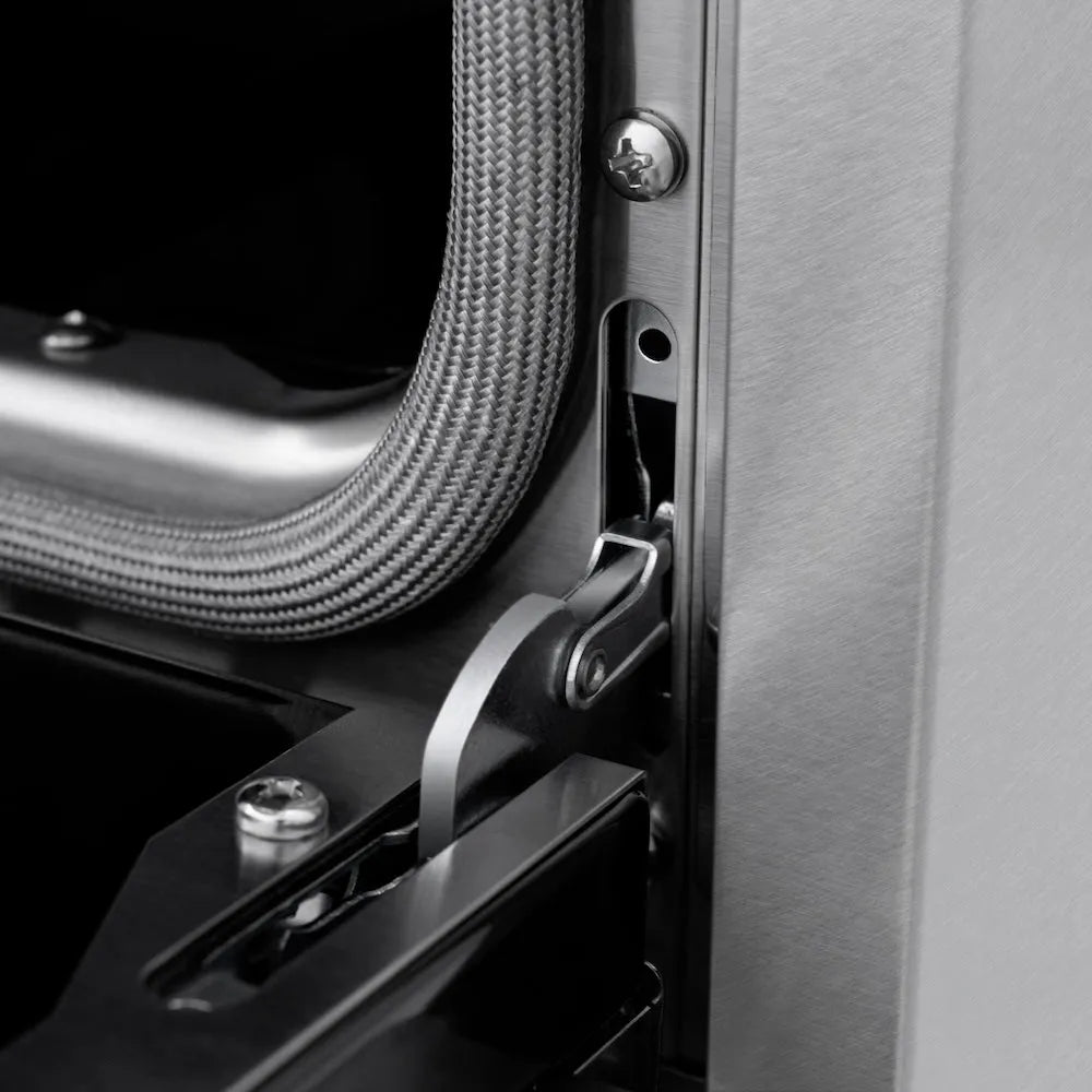 ZLINE Autograph Edition Classic 48-inch range in satin stainless steel with black matte door and polished gold accents CGRSZ-BLM-48-G, detail
