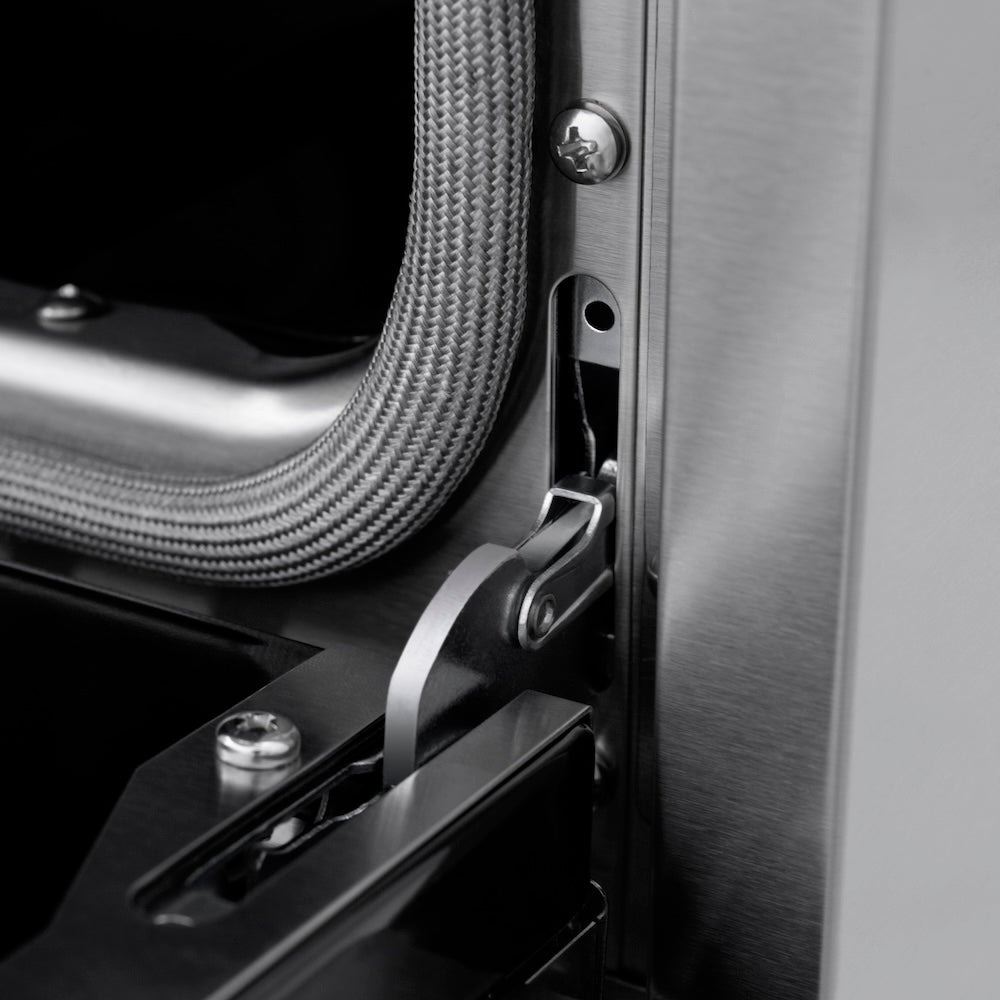 ZLINE Autograph Edition Classic 36-inch range in stainless steel with black matte door and polished gold accents CGRZ-BLM-36-G, detail
