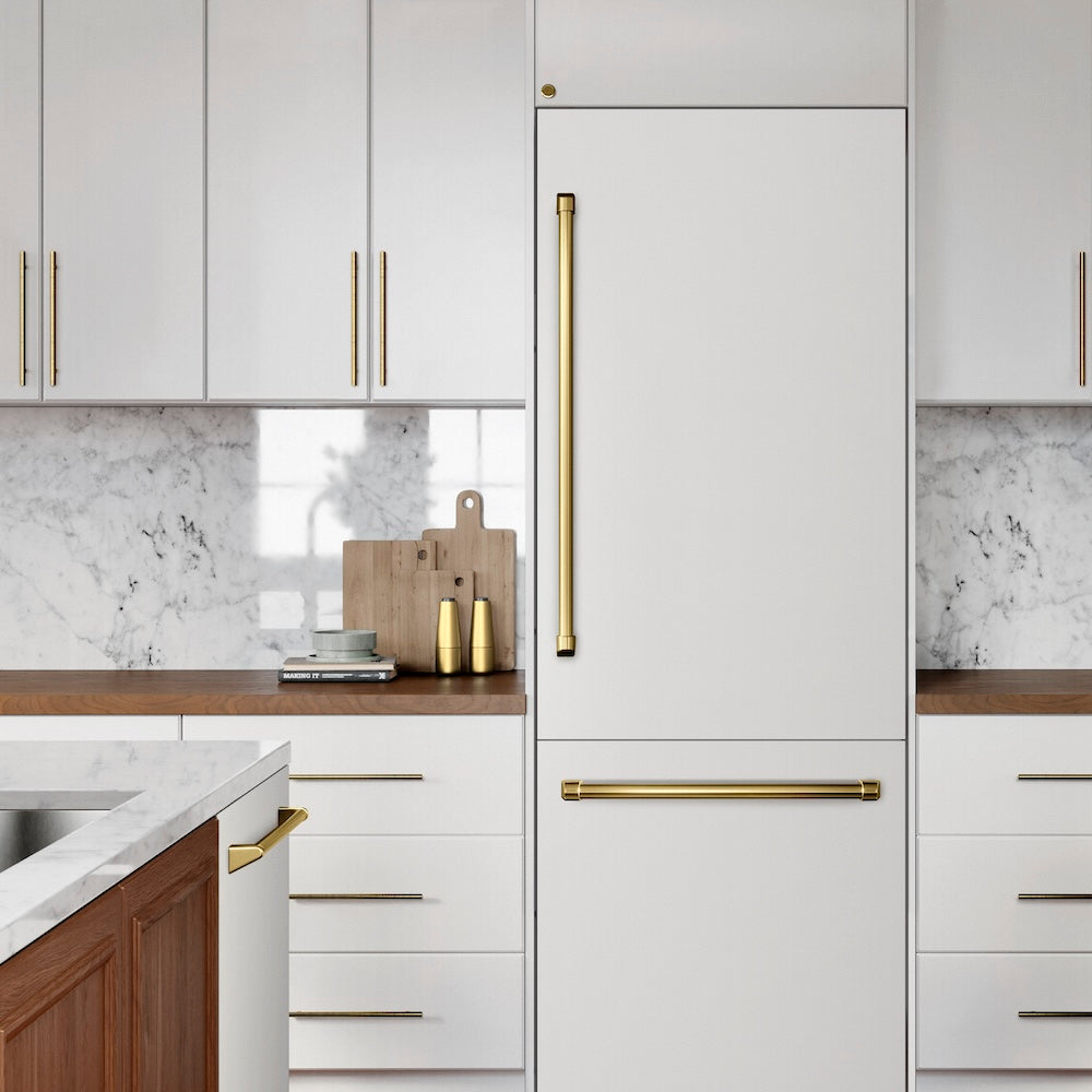 ZLINE Autograph Edition 30-inch refrigerator in white matte with graphite gray interior and polished gold accents GRBIVZ-WM-30-G, view 2
