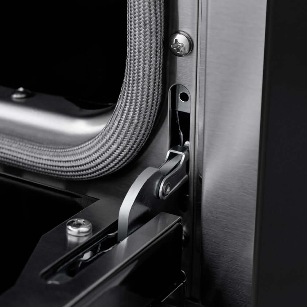 ZLINE Paramount 30-inch range in black stainless steel SGRB2-30, detail