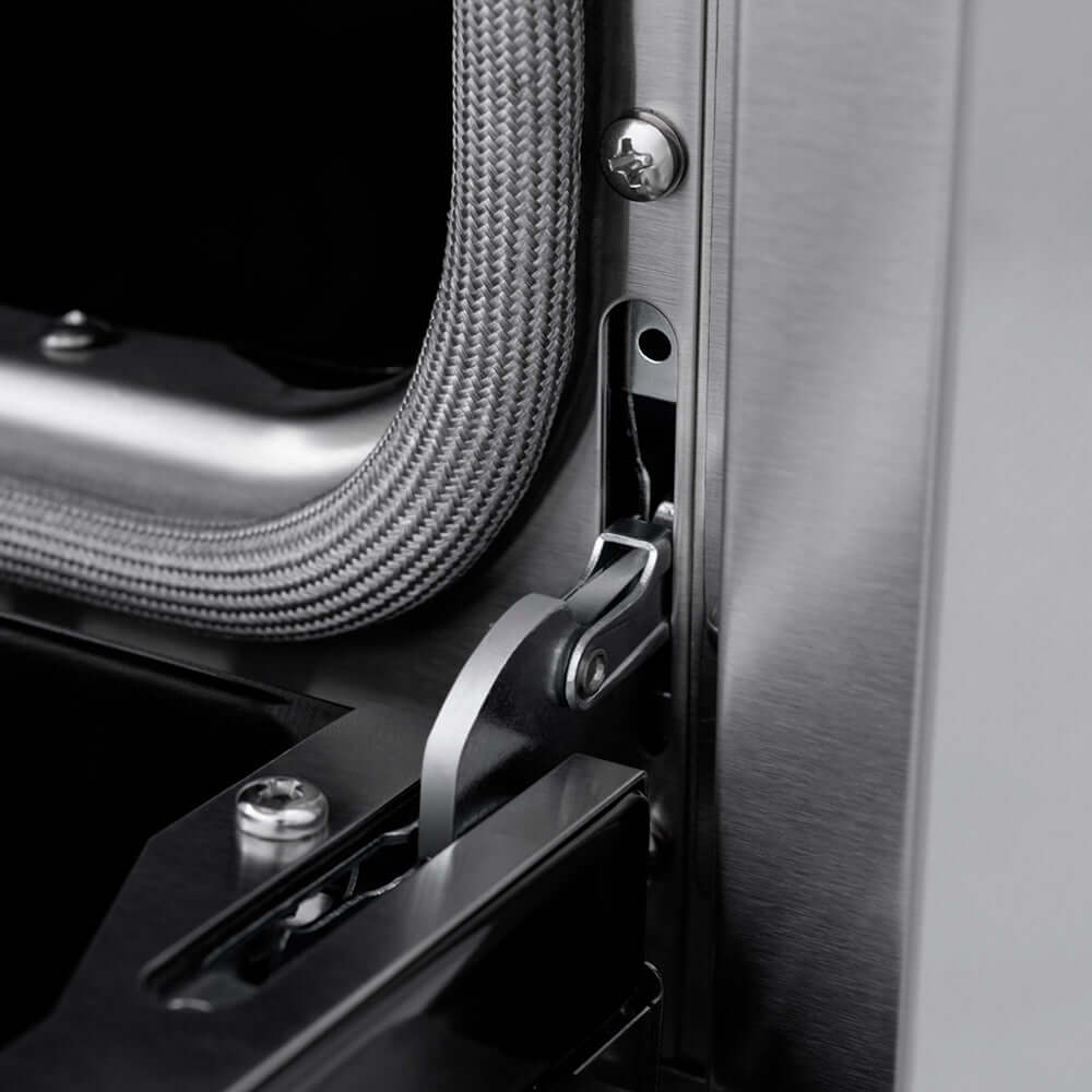ZLINE Paramount 24-inch range in stainless steel with white matte door SINR-WM-24, detail