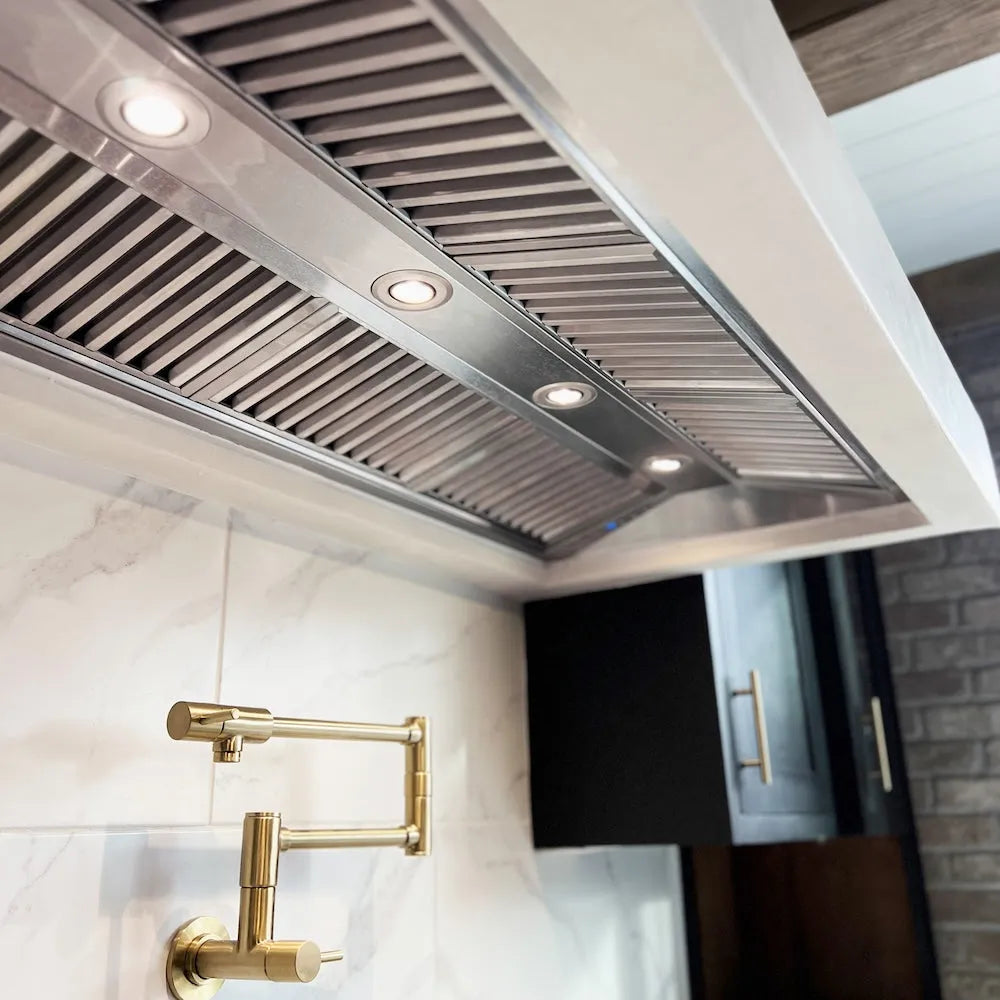 ZLINE Outdoor 46-inch range hood in stainless steel 721-304-46, view 2